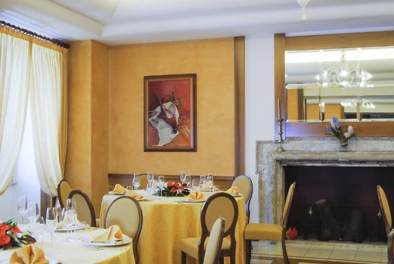 Hotel&Ristorante Miramonti Palazzo Storico รีเอติ ภายนอก รูปภาพ