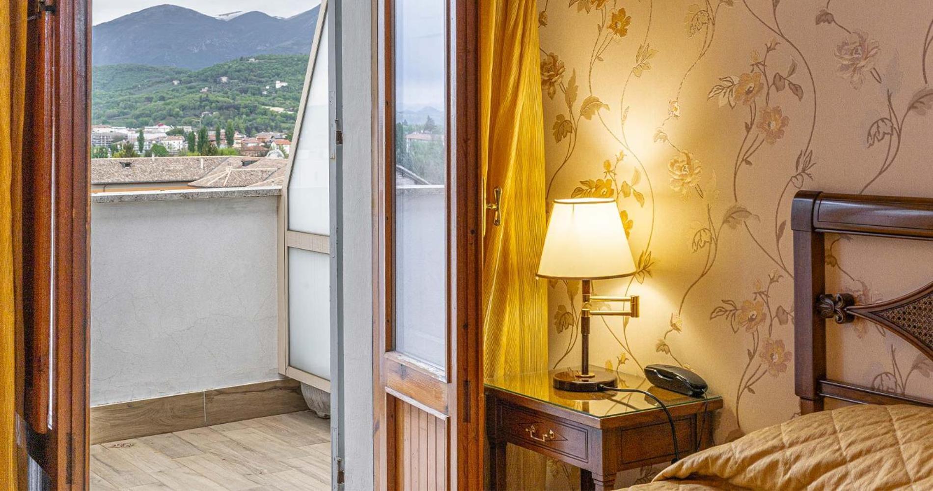Hotel&Ristorante Miramonti Palazzo Storico รีเอติ ภายนอก รูปภาพ
