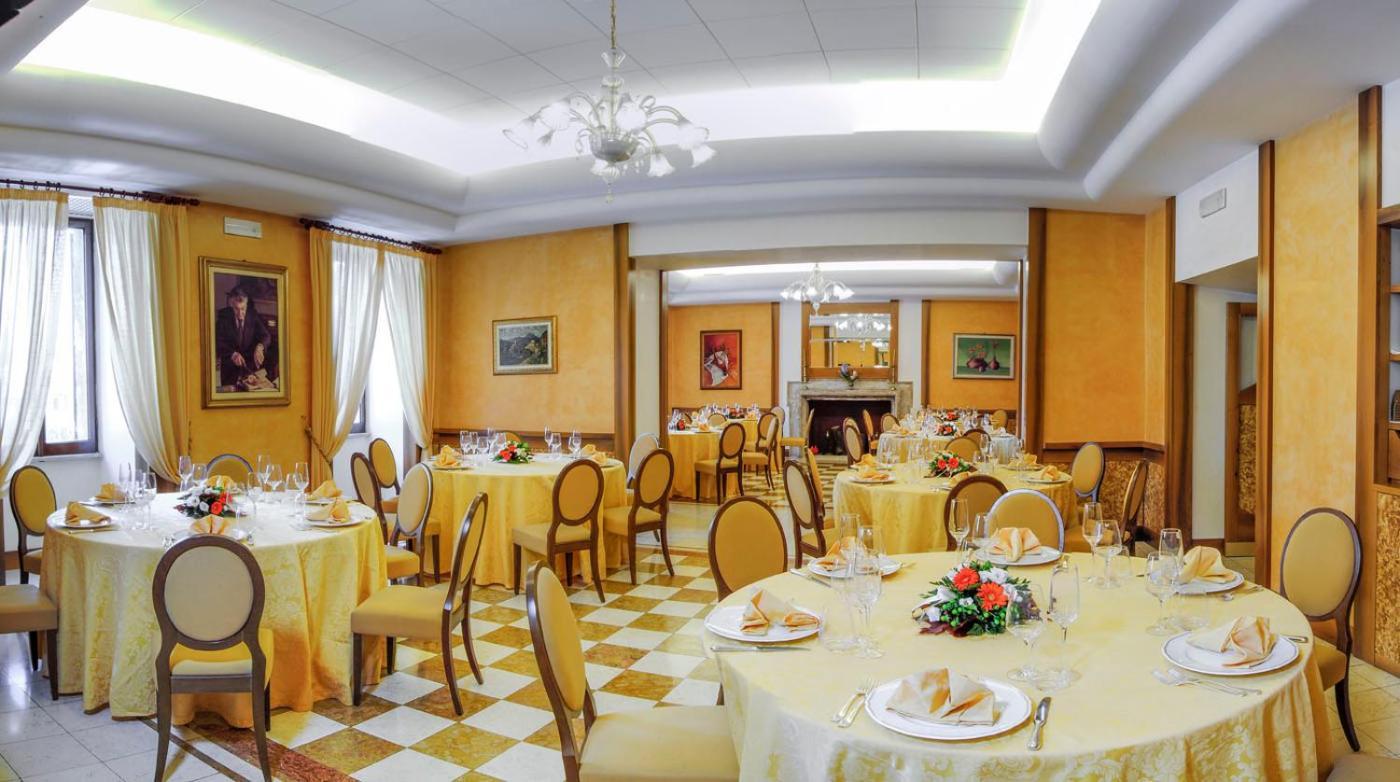 Hotel&Ristorante Miramonti Palazzo Storico รีเอติ ภายนอก รูปภาพ