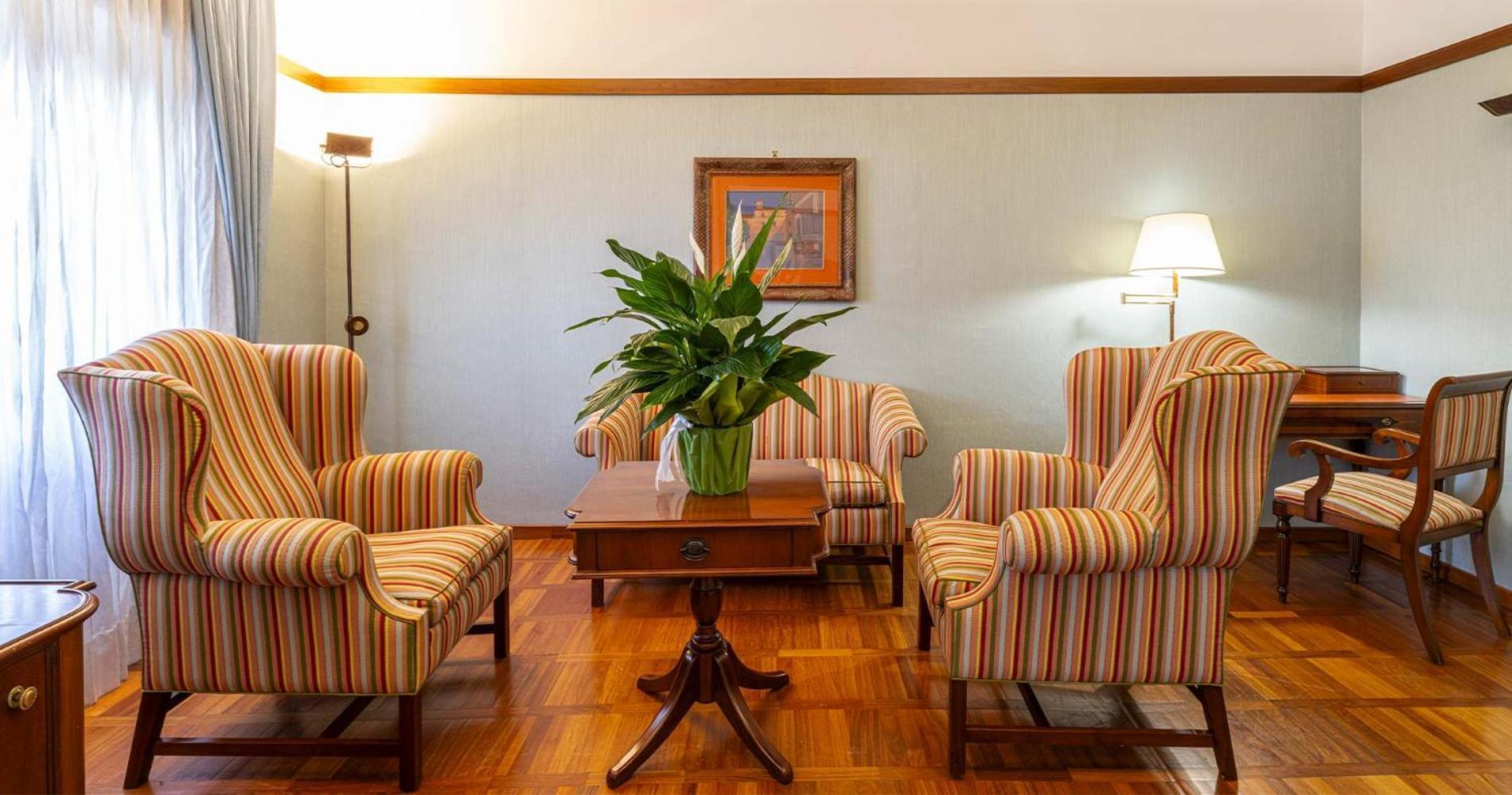 Hotel&Ristorante Miramonti Palazzo Storico รีเอติ ภายนอก รูปภาพ