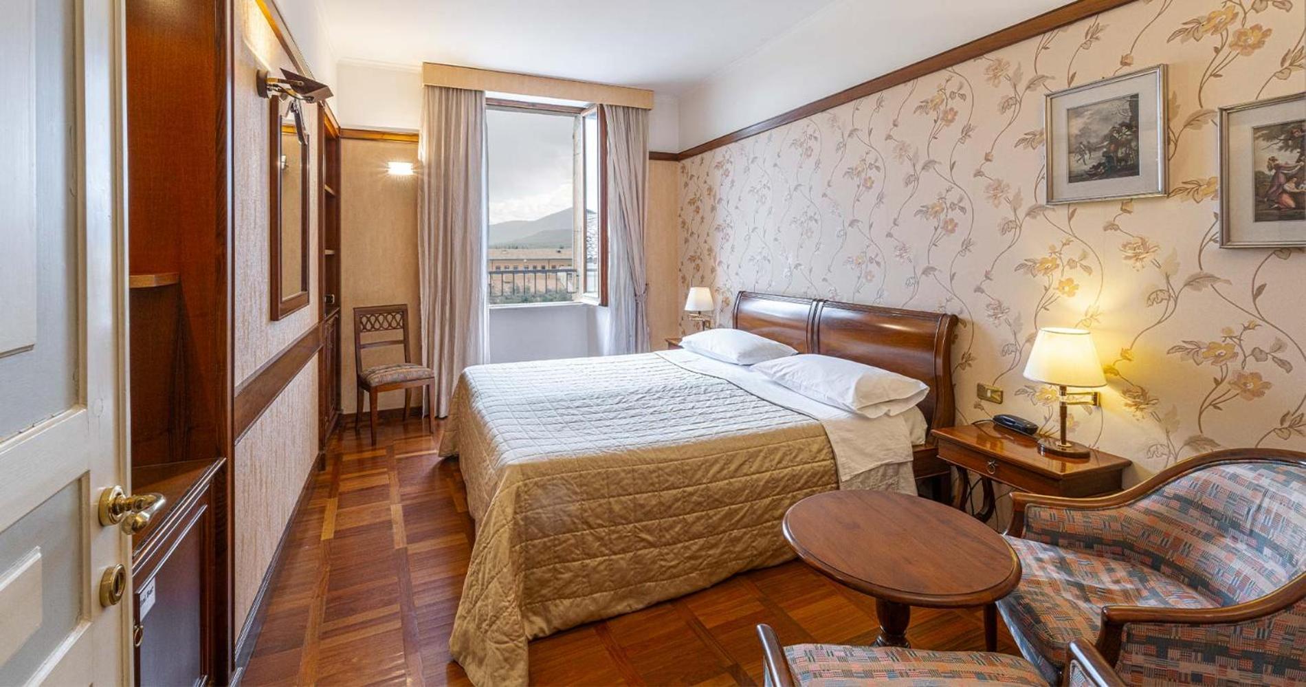 Hotel&Ristorante Miramonti Palazzo Storico รีเอติ ภายนอก รูปภาพ