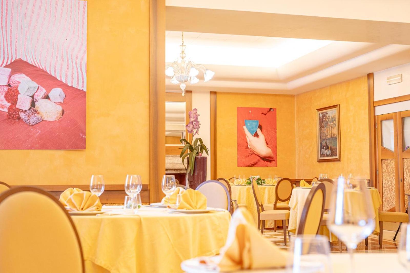 Hotel&Ristorante Miramonti Palazzo Storico รีเอติ ภายนอก รูปภาพ