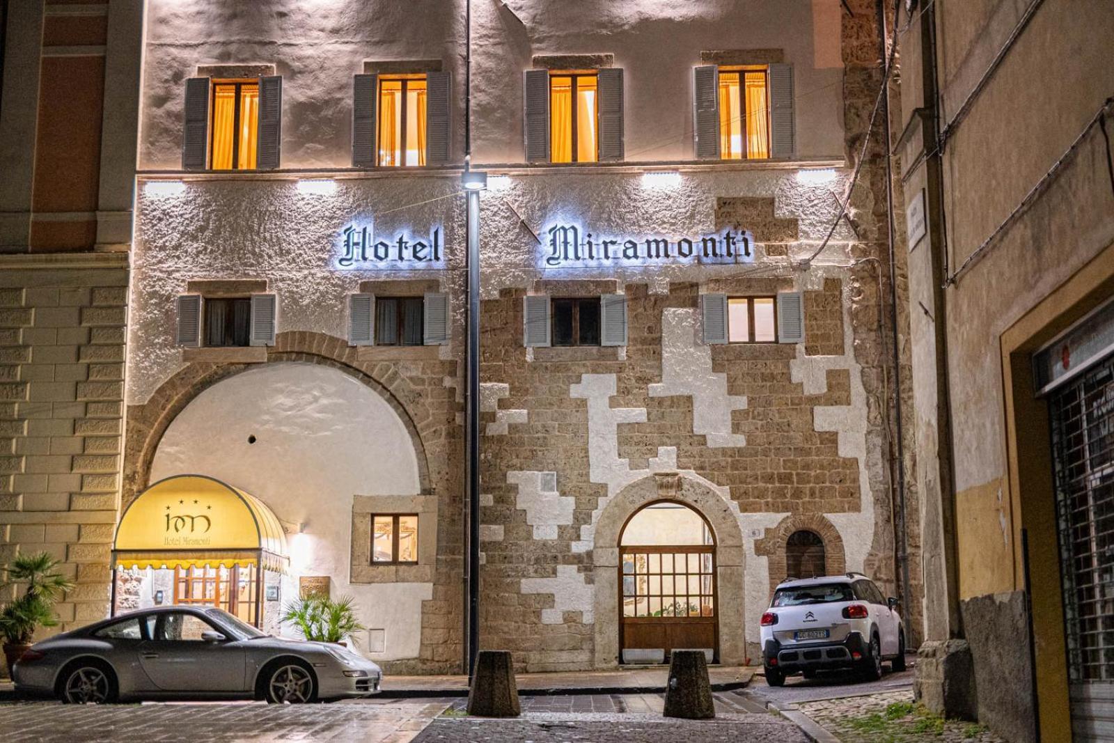 Hotel&Ristorante Miramonti Palazzo Storico รีเอติ ภายนอก รูปภาพ