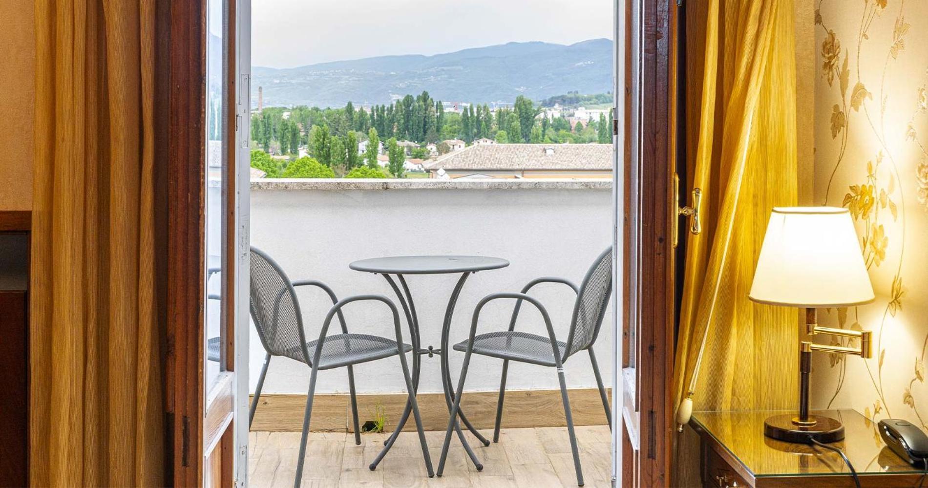 Hotel&Ristorante Miramonti Palazzo Storico รีเอติ ภายนอก รูปภาพ