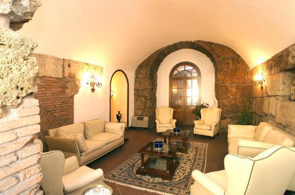 Hotel&Ristorante Miramonti Palazzo Storico รีเอติ ภายนอก รูปภาพ