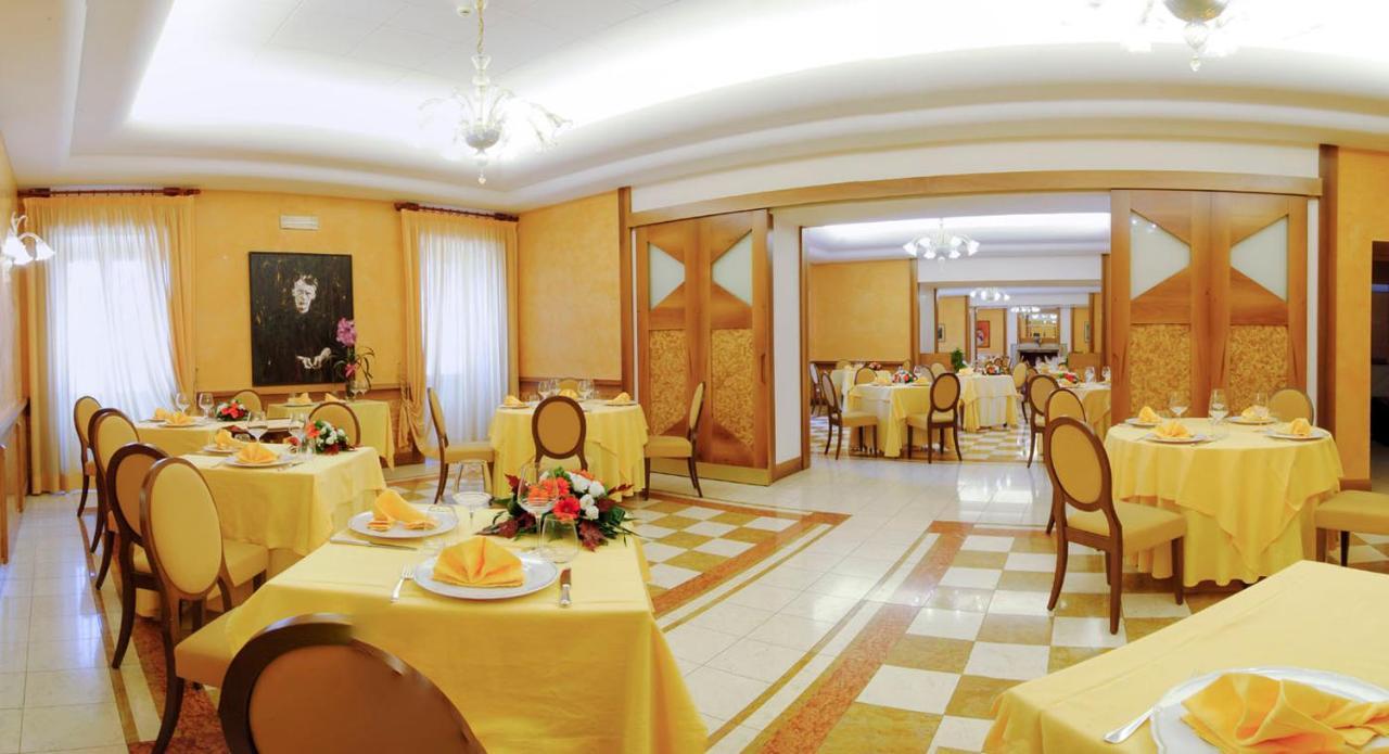 Hotel&Ristorante Miramonti Palazzo Storico รีเอติ ภายนอก รูปภาพ