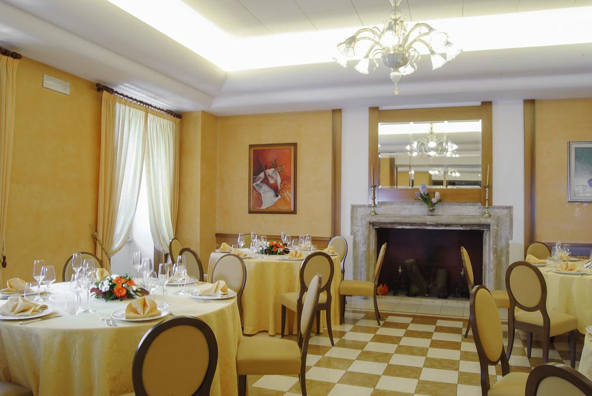 Hotel&Ristorante Miramonti Palazzo Storico รีเอติ ภายนอก รูปภาพ